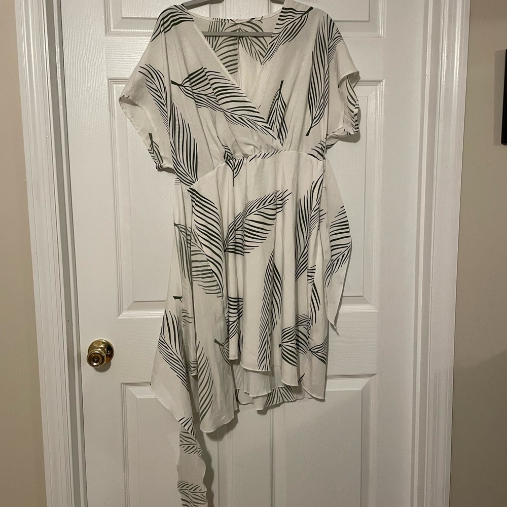 Wrap Vacation dress with Palm Leaves - Picture 3 of 4